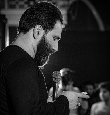 کربلایی رضا شیخی داره میسوزه بین حجره